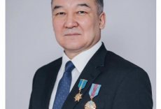 ​Тұрсынбек МӘКІШЕВ
