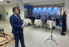 ҚАЛА ӘКІМІ ТҰРҒЫНДАРМЕН КЕЗДЕСТІ