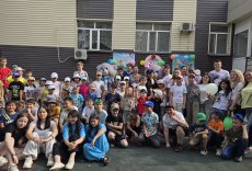 ӘЙЕЛДЕР КӘСІПКЕРЛІГІ ЖӨНІНДЕГІ САЛАРАЛЫҚ КЕҢЕС МҮШЕЛЕРІ БАЛАЛАРҒА МЕРЕКЕ СЫЙЛАДЫ