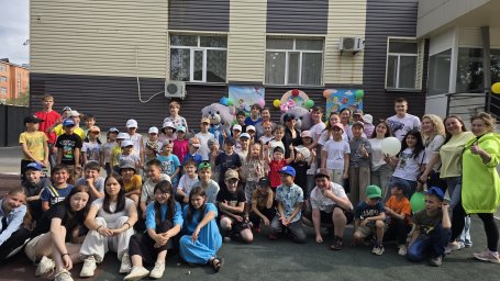 ӘЙЕЛДЕР КӘСІПКЕРЛІГІ ЖӨНІНДЕГІ САЛАРАЛЫҚ КЕҢЕС МҮШЕЛЕРІ БАЛАЛАРҒА МЕРЕКЕ СЫЙЛАДЫ ӘЙЕЛДЕР КӘСІПКЕРЛІГІ ЖӨНІНДЕГІ САЛАРАЛЫҚ КЕҢЕС МҮШЕЛЕРІ БАЛАЛАРҒА МЕРЕКЕ СЫЙЛАДЫ