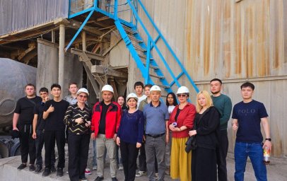 ҰЛЫТАУ ОБЛЫСЫ КӘСІПКЕРЛЕР ПАЛАТАСЫНЫҢ ҚЫЗМЕТКЕРЛЕРІ СТУДЕНТТЕРГЕ ТЕМІР-БЕТОН ЗАУЫТЫНА ЭКСКУРСИЯ ҰЙЫМ