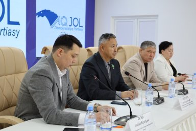 Бизнес өкілдерімен кездесу