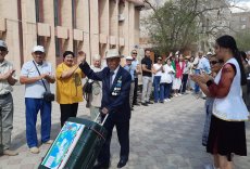 СӘРСЕНБАЙ АҚСАҚАЛ ЖОЛҒА ШЫҚТЫ