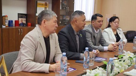 ҰЛЫТАУ ОБЛЫСЫНДА ЖЕРГІЛІКТІ ӨНДІРІСТІ ІСКЕ АСЫРУ МӘСЕЛЕЛЕРІ ТАЛҚЫЛАНДЫ