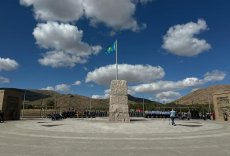 ​ЖЕЛБІРЕЙДІ КӨКБАЙРАҚ ҰЛЫТАУДЫҢ ТӨРІНДЕ